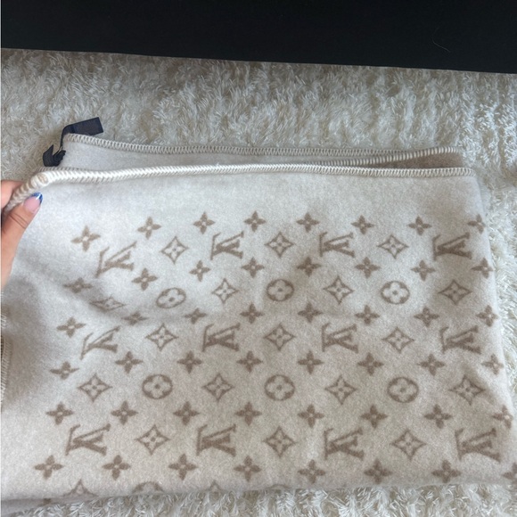 Louis Vuitton Beige and Brown Monogram Blanket - Picture 1 of 7